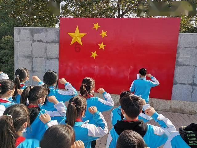 逃出足球场